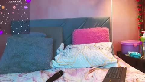 sofy cutte  transmission Colombian time 1400 pm - 2145 pm online show from 11.26.25