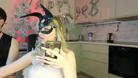 Snapshot of sofyandmike chatting on 01.06.26 SOFYandMIKE online show from 01.06.26