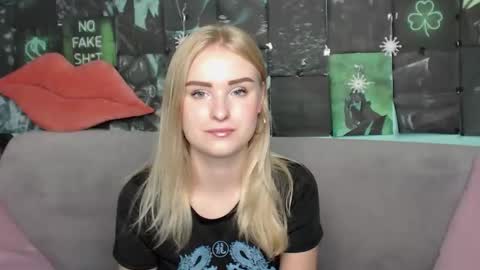 Snapshot of sofysoft chatting on 09.12.25 sofysoft online show from 09.12.25