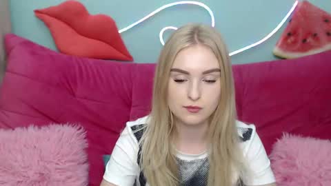 Snapshot of sofysoft chatting on 11.19.25 sofysoft online show from 11.19.25