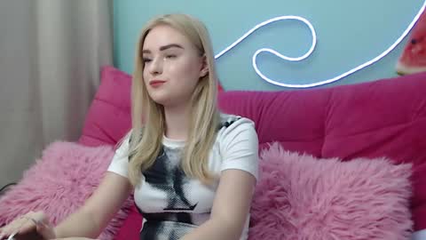 Snapshot of sofysoft chatting on 11.21.25 sofysoft online show from 11.21.25