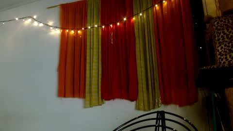 Snapshot of soka_lovers_04_ chatting on 12.17.24 Sofia online show from 12.17.24