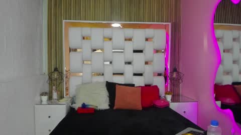 Snapshot of solevanss chatting on 03.01.25 Sol Evans online show from 03.01.25