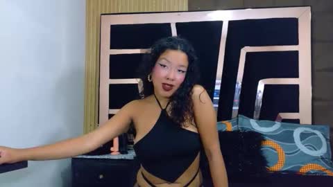 Snapshot of solevanss chatting on 11.19.25 Sol Evans online show from 11.19.25