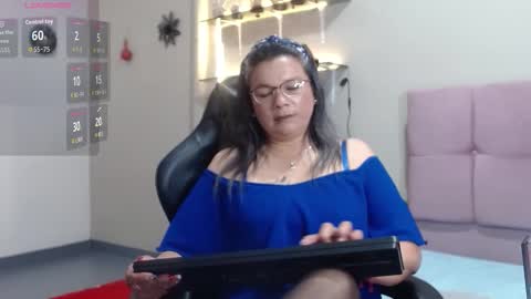 Snapshot of solveganaciente chatting on 11.14.25 solveganaciente online show from 11.14.25