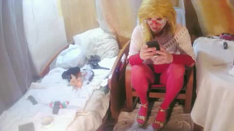 Snapshot of soniahiddencd chatting on 02.01.26 SoniaHiddenCD online show from 02.01.26