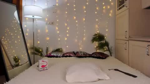 Snapshot of sonya_baby chatting on 12.08.24 SONIA online show from 12.08.24