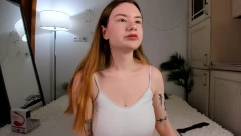 Snapshot of sonya_baby chatting on 02.10.25 SONIA online show from 02.10.25