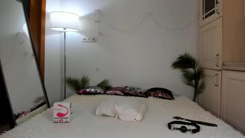 Snapshot of sonya_baby chatting on 03.12.25 SONIA online show from 03.12.25