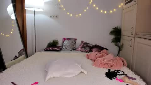 Snapshot of sonya_baby chatting on 09.20.25 SONIA online show from 09.20.25