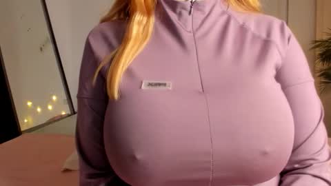 Snapshot of sonya_baby chatting on 11.19.25 SONIA online show from 11.19.25