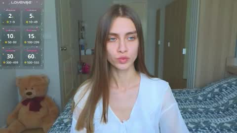 Snapshot of sonyabirch chatting on 10.13.25 sonyabirch online show from 10.13.25