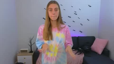 Snapshot of sonyabirch chatting on 10.16.25 sonyabirch online show from 10.16.25