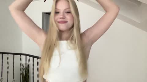 Snapshot of sonyaplush chatting on 12.26.24 Sonya Instagram Twitter sonyaplushgirl OnlyFans sonyaplush online show from 12.26.24