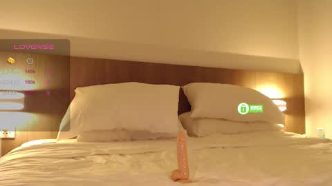 Snapshot of sonyavlad chatting on 10.23.25 sonyavlad online show from 10.23.25