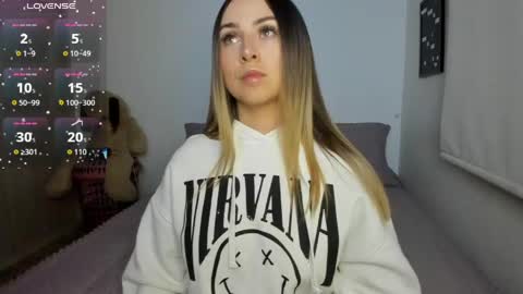 Snapshot of sophi_moreno chatting on 06.09.26 Sofi online show from 06.09.26