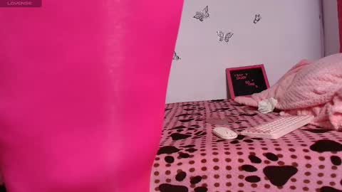 Snapshot of sophi_tay chatting on 03.11.25 Sophi Tay online show from 03.11.25