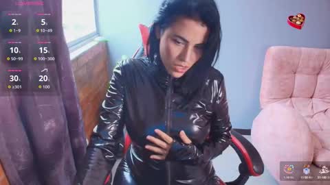 Snapshot of sophi_tay chatting on 09.23.25 Sophi Tay online show from 09.23.25