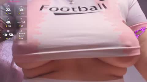 Snapshot of sophi_tay chatting on 11.17.25 Sophi Tay online show from 11.17.25