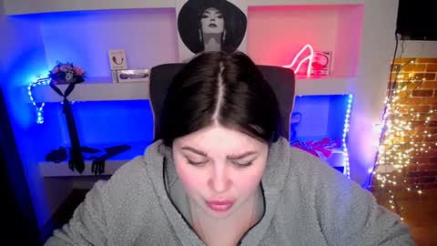 sophia__olsen online show from 01.14.25