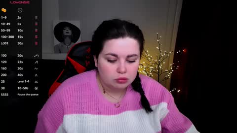 sophia__olsen online show from 02.12.25