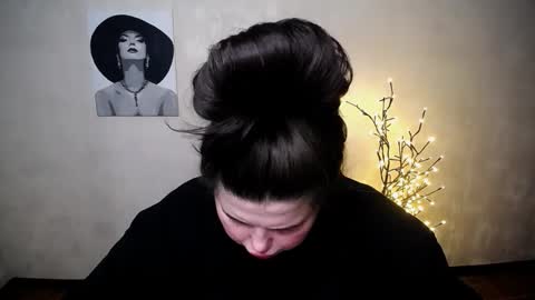 sophia__olsen online show from 10.03.25