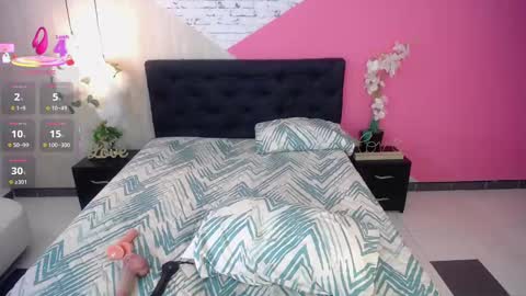 sophia_brunette21 online show from 09.10.25