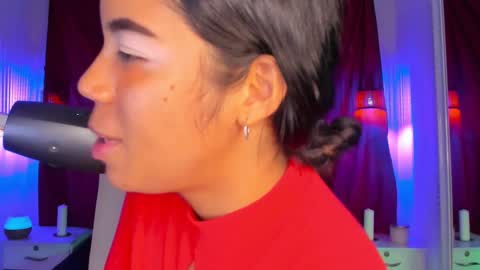 Snapshot of sophiaahill chatting on 11.12.25 Sophie Hill online show from 11.12.25