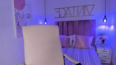 Snapshot of sophiaahill chatting on 11.13.25 Sophie Hill online show from 11.13.25