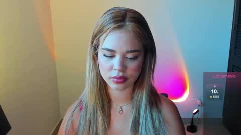 Snapshot of sophiazilla chatting on 10.30.25 Sophia Smith online show from 10.30.25