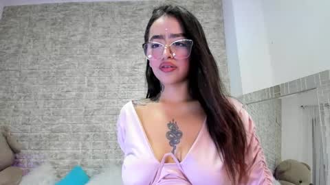 Snapshot of sophicarter_ chatting on 05.19.26 online show from 05.19.26