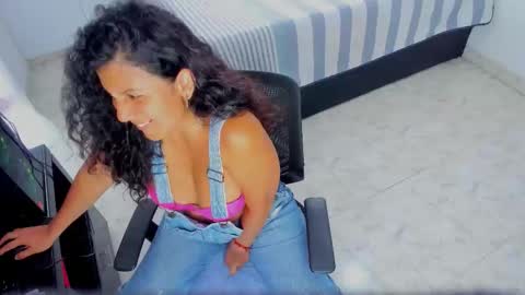 Snapshot of sophie__walker chatting on 11.02.25 Sophia online show from 11.02.25