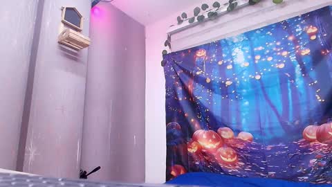 Snapshot of sophie_hils chatting on 10.20.25 sophie online show from 10.20.25