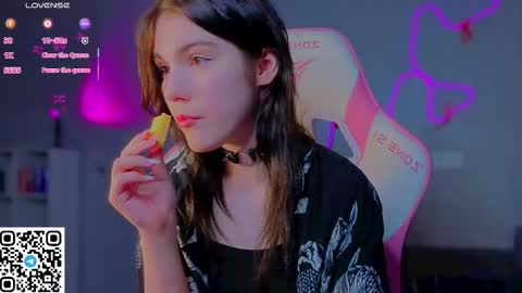 sophie_nomenal_ online show from 03.26.26