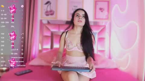 Snapshot of sophie_stars chatting on 11.30.25 Sophie online show from 11.30.25