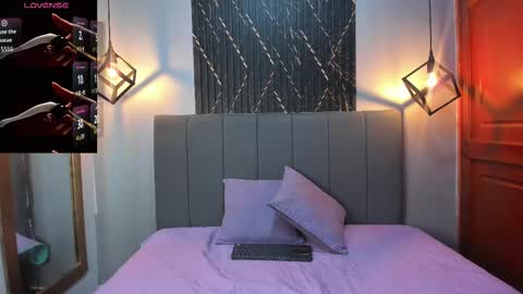 Sophie Sweet online show from 09.23.25