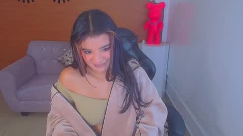 Snapshot of sophie_t_ chatting on 12.18.24 Sofia online show from 12.18.24