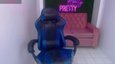 Snapshot of sophie_t_ chatting on 02.15.25 Sofia online show from 02.15.25