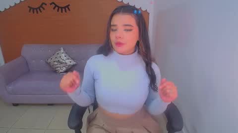 Snapshot of sophie_t_ chatting on 03.08.25 Sofia online show from 03.08.25