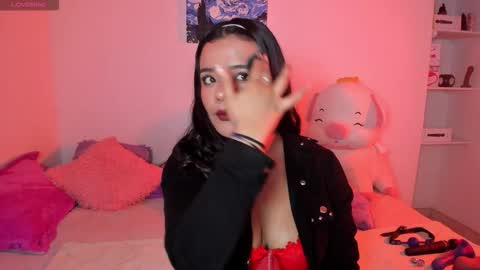 Snapshot of sophie_t_ chatting on 09.10.25 Sofia online show from 09.10.25