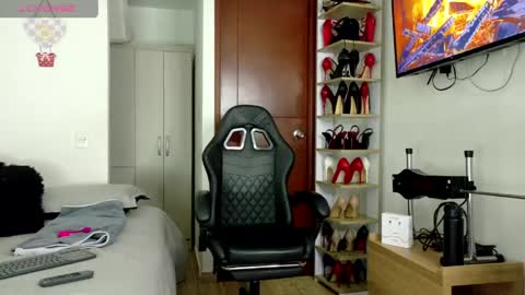 sophiebaker__ online show from 04.17.26