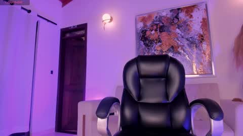 Sophie online show from 02.14.25