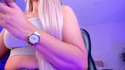 Sophie online show from 11.24.25