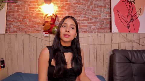 Snapshot of sophiebenson_ chatting on 12.19.24 Sophie online show from 12.19.24