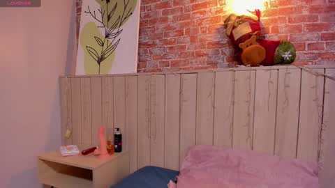 Snapshot of sophiebenson_ chatting on 12.26.24 Sophie online show from 12.26.24