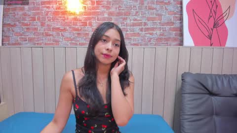 Snapshot of sophiebenson_ chatting on 01.11.25 Sophie online show from 01.11.25