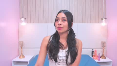 Snapshot of sophiebenson_ chatting on 01.14.25 Sophie online show from 01.14.25