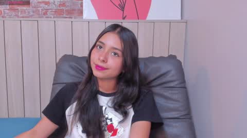 Snapshot of sophiebenson_ chatting on 01.22.25 Sophie online show from 01.22.25