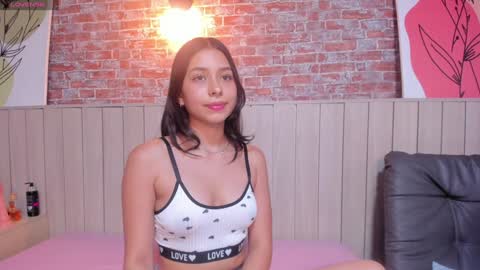 Snapshot of sophiebenson_ chatting on 01.28.25 Sophie online show from 01.28.25