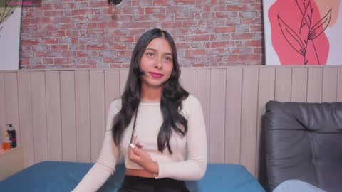 Snapshot of sophiebenson_ chatting on 02.05.25 Sophie online show from 02.05.25